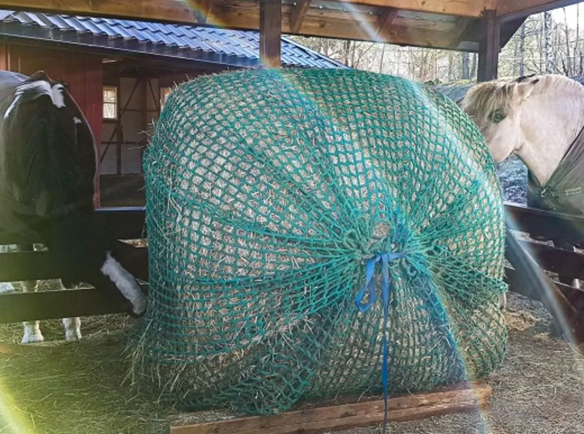 Endriagonets Høynett til rundball< Fôring Og Vanning