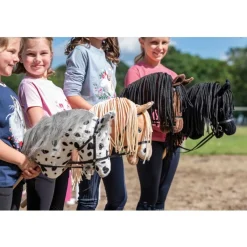 HKM Kjepphest Maya med utstyrsmuligheter< Kjepp Og Hobbyhest