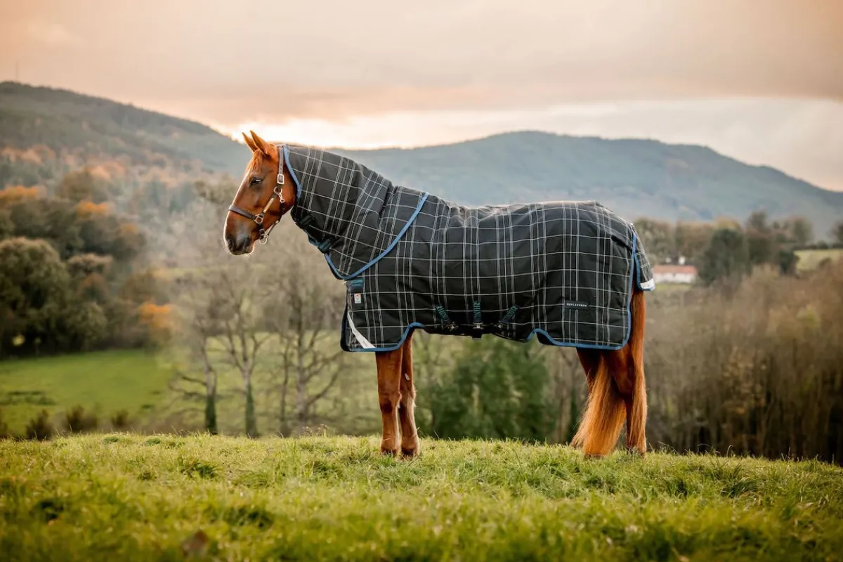 Horseware Ireland Rhino Plus Reflectech m/Vari-Layer 250g< Regndekken